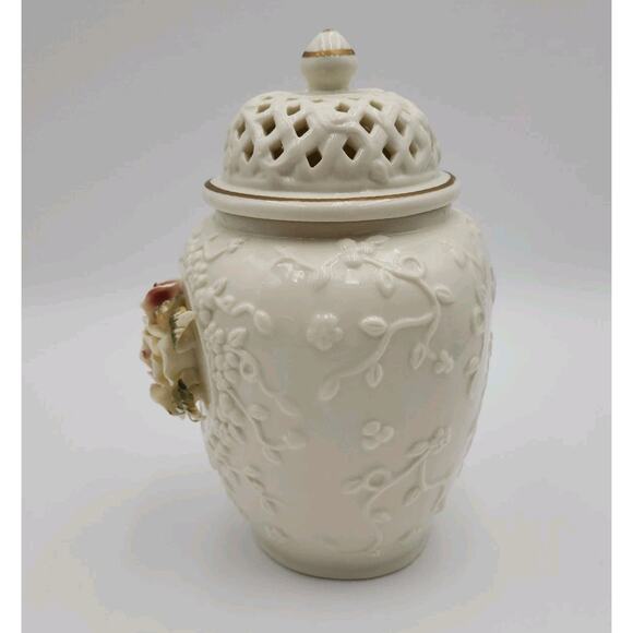 VTG Chinese 3D Flowers Porcelain Ginger Jar Urn Vase Pierced Lid Gold Trim 8" - Picture 3 of 9